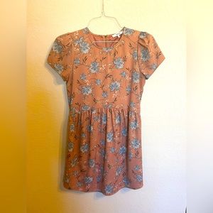 Summer mini dress with puckered sleeve